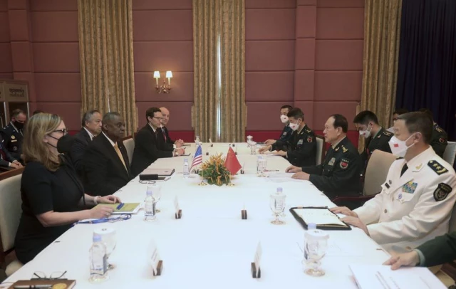 Çin ve ABD'nin Savunma Bakanları Kamboçya'da İki Ülke Arasındaki İlişkileri Görüştü