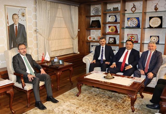 Cumhurbaşkanı Erdoğan'ın fotoğrafını makamından kaldırdığı söylenen Vali Çiftçi'den açıklama geldi