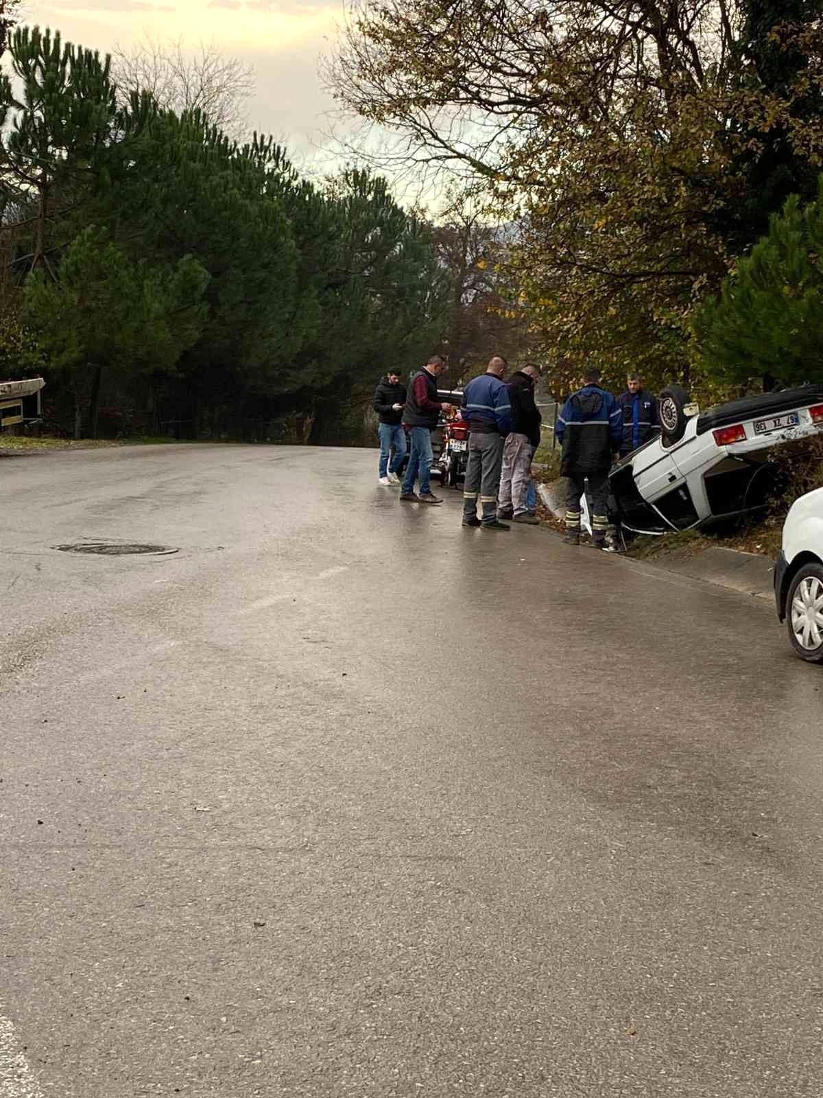 Direksiyon hakimiyetini kaybetti takla atarak durabildi