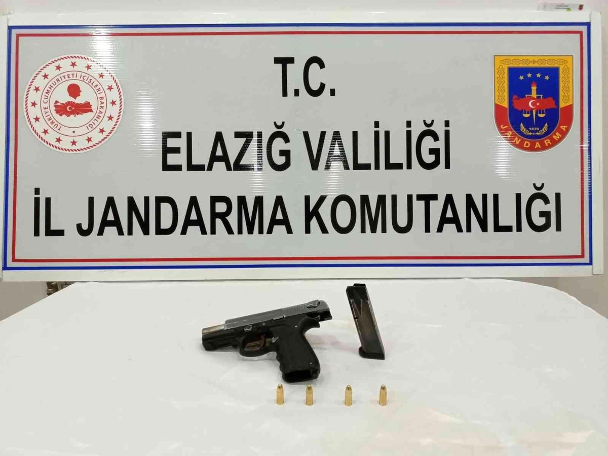 Elazığ\'da ruhsatsız tabanca ele geçirdi