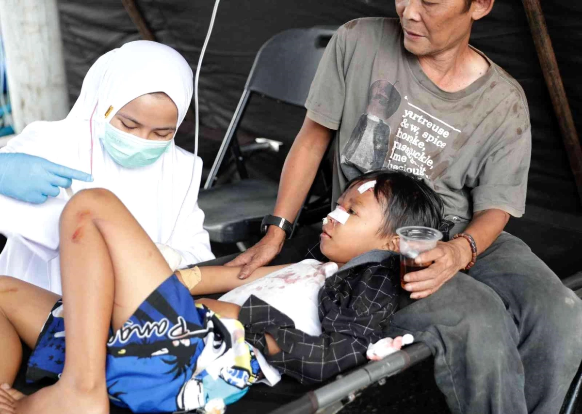Endonezya\'daki depremde ölü sayısı 268\'e yükseldi