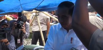 Endonezya'da depremzedeler derme çatma çadırlara sığınıyor