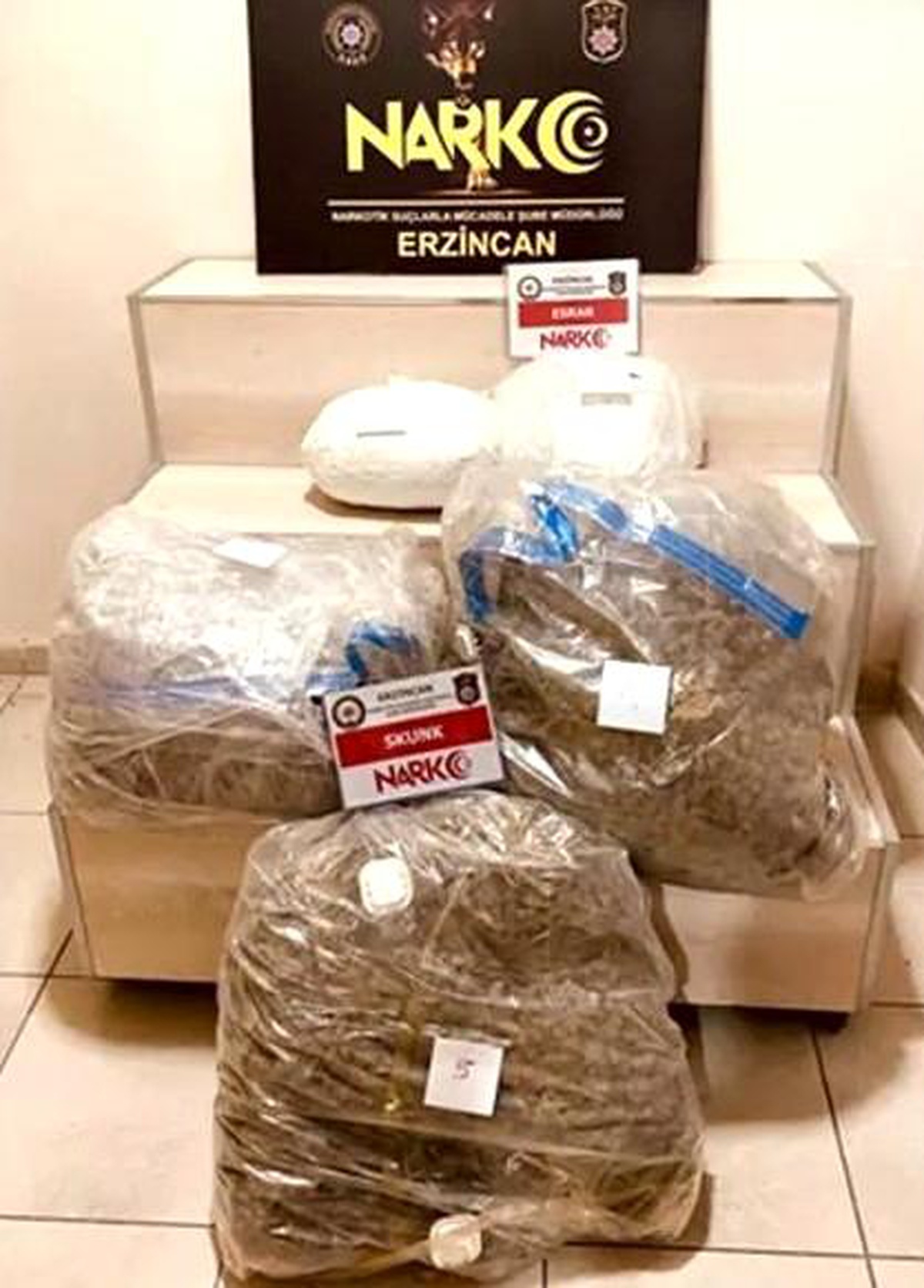 Erzincan\'da uyuşturucu operasyonunda yakalanan 3 kişi tutuklandı