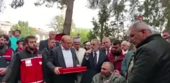 Faciayı önleyen şehit öğretmenin ailesine Türk Bayrağı