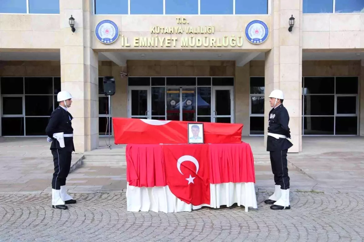 Gediz İlçe Emniyet Müdürlüğü\'nde görevli polis memuru Serkan Orhan hayatını kaybetti