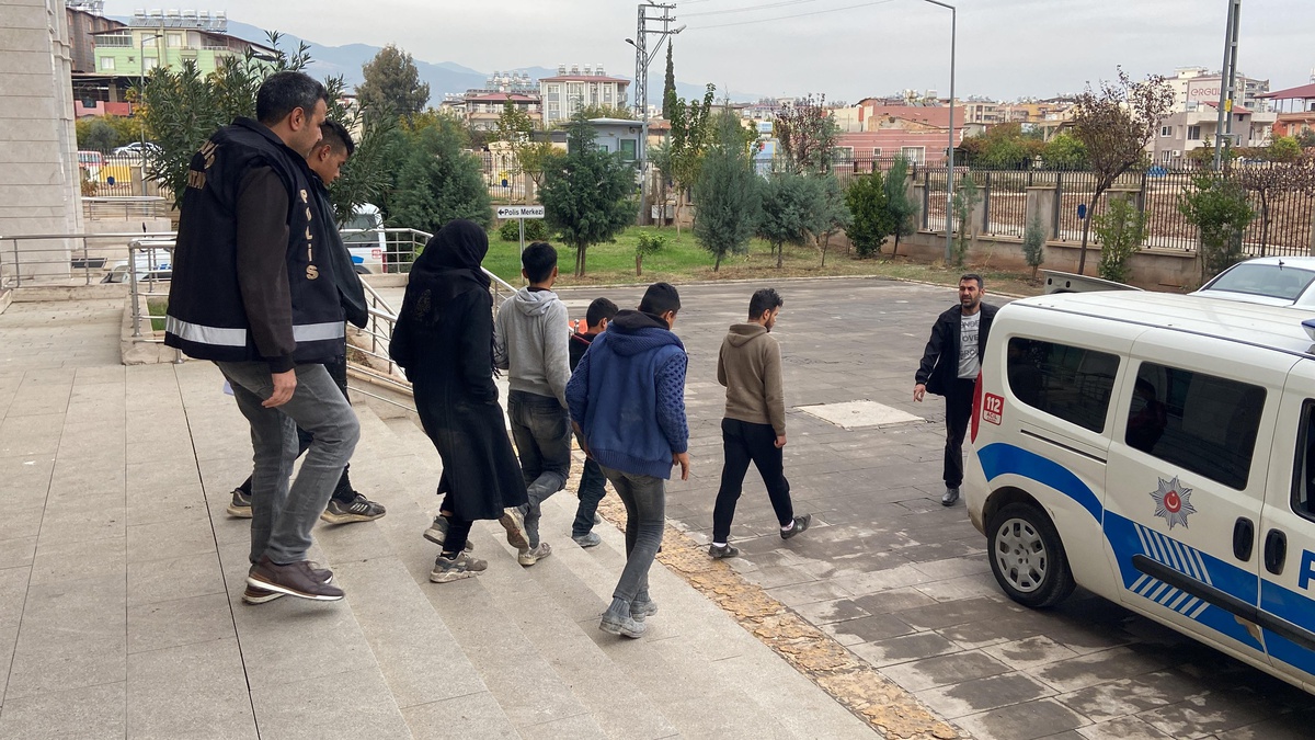 Hatay\'da yurda yasa dışı yollarla giren 19 Suriyeli yakalandı