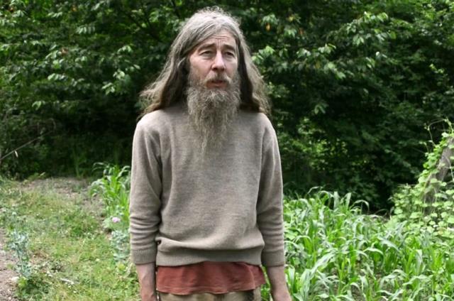 İnsanlara küsüp 32 yıl önce ormana kaçtı! Bu evden çıkan adamı ilk kez görenler şaşırıp kalıyor