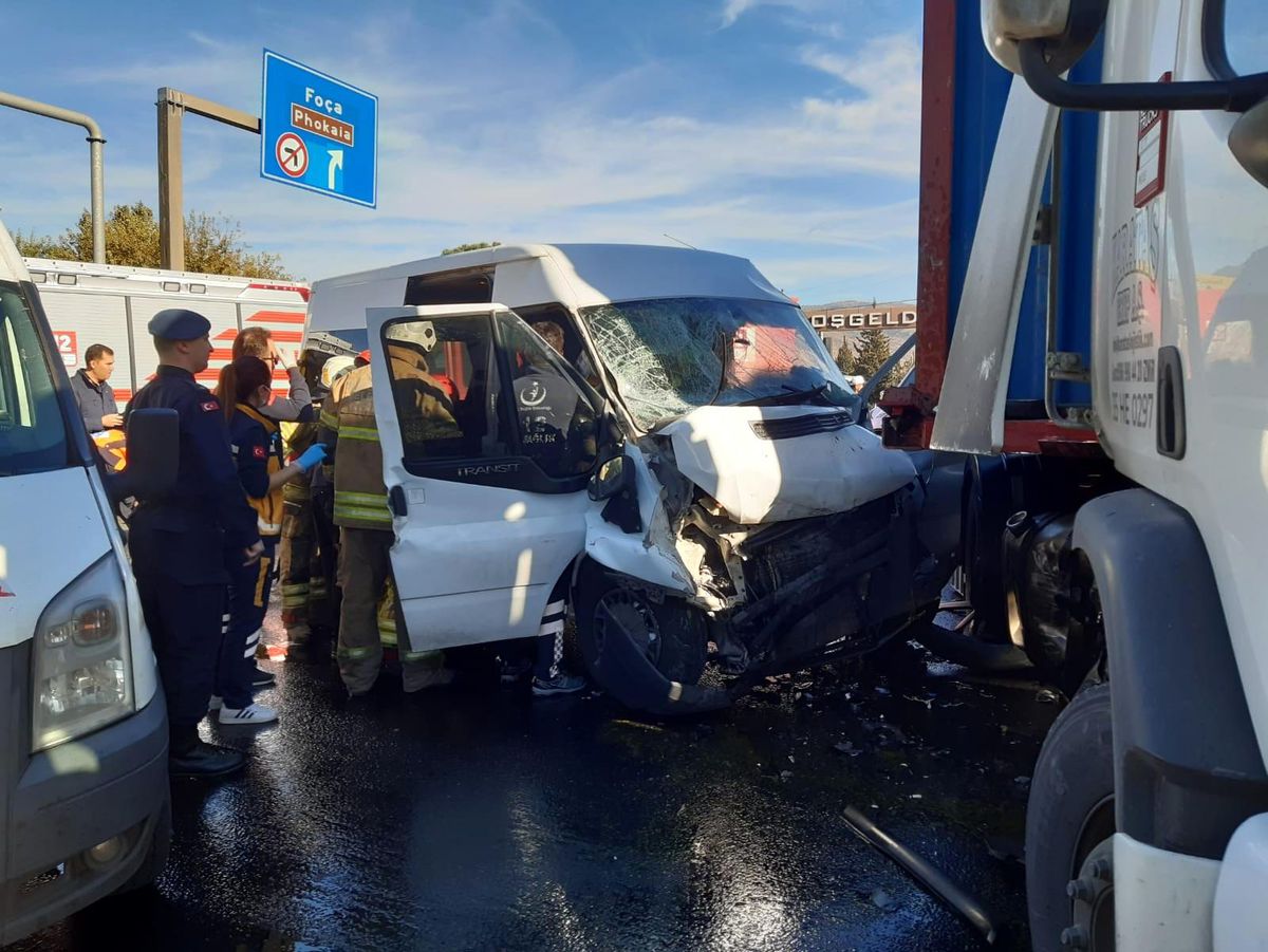 İzmir'de feci kaza: 1'i ağır 6 cezaevi personeli yaralı