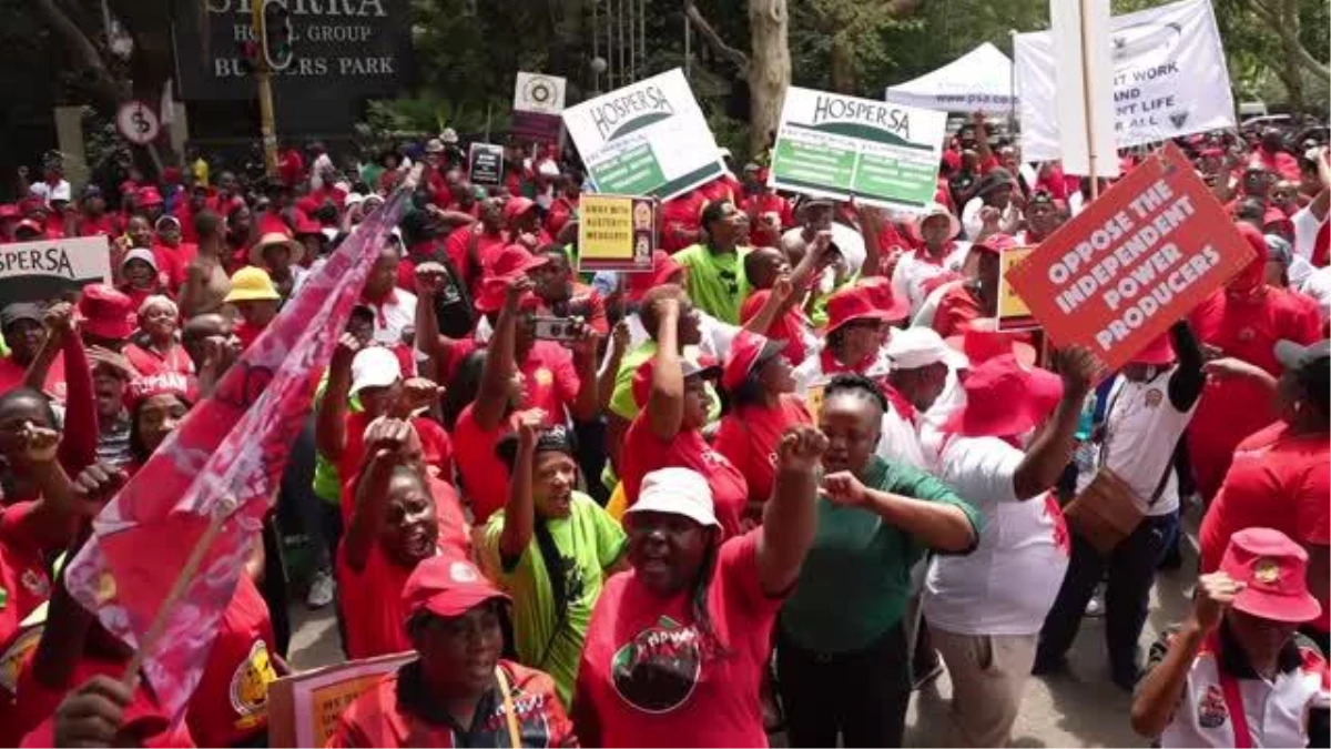 JOHANNESBURG - Güney Afrika\'da kamu çalışanları 1 günlük greve gitti