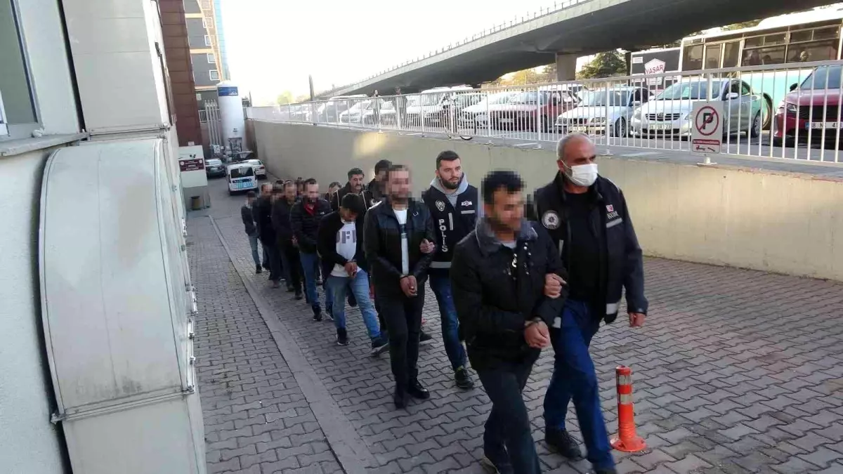 Kayseri merkezli kaçakçılık operasyonunda gözaltına alınan 9 şüpheli adliyede