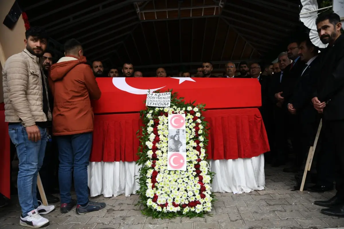 Karkamış\'taki terör saldırısında hayatını kaybeden öğretmen defnedildi