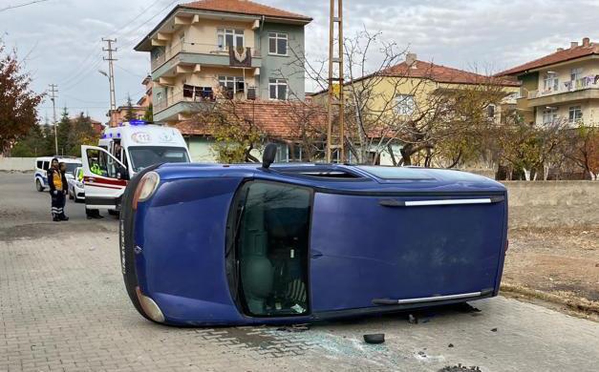 Kırıkkale\'de trafik kazasında 5\'i öğrenci 6 kişi yaralandı