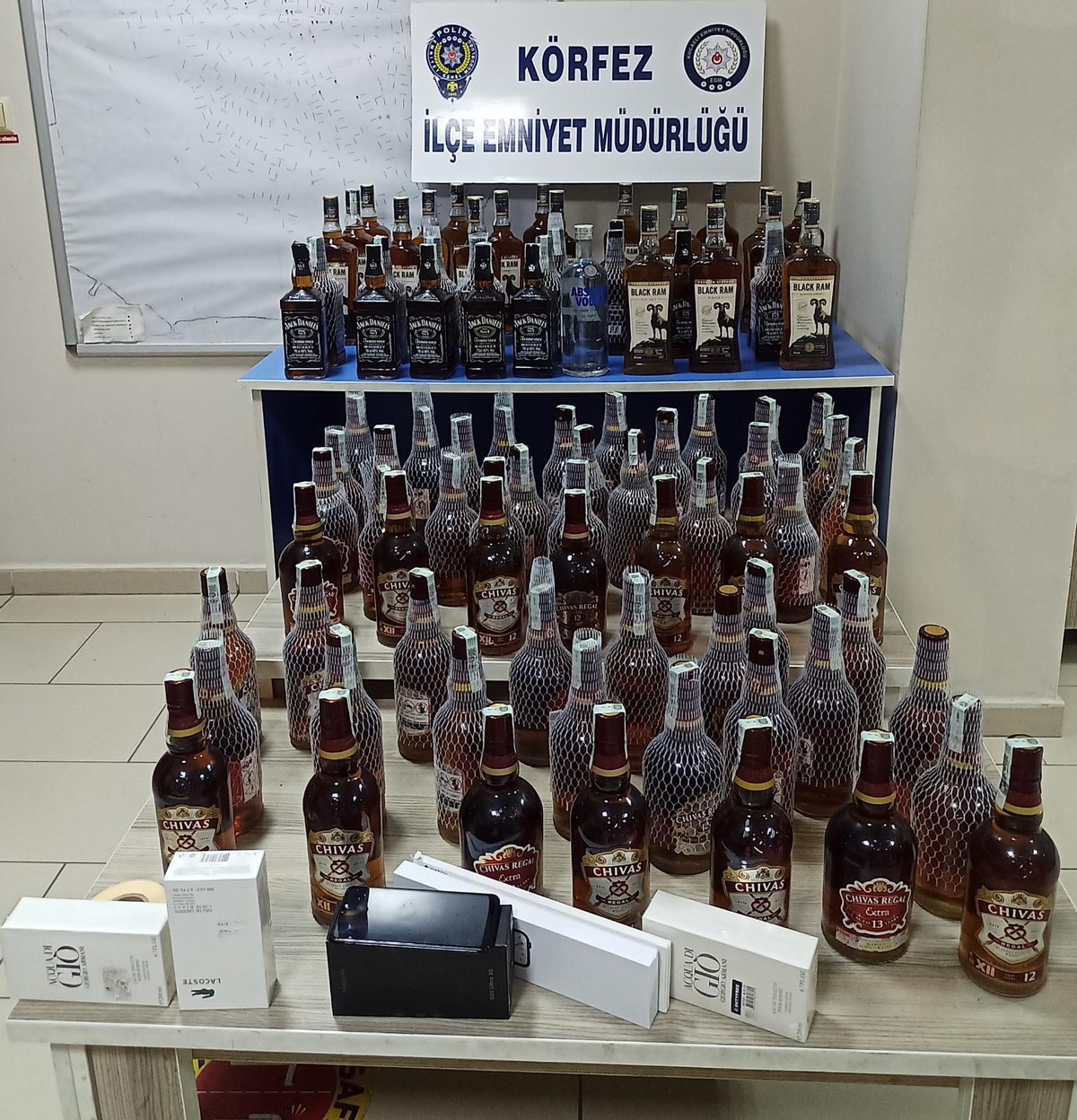 Kocaeli\'de 91 şişe kaçak alkol ele geçirildi