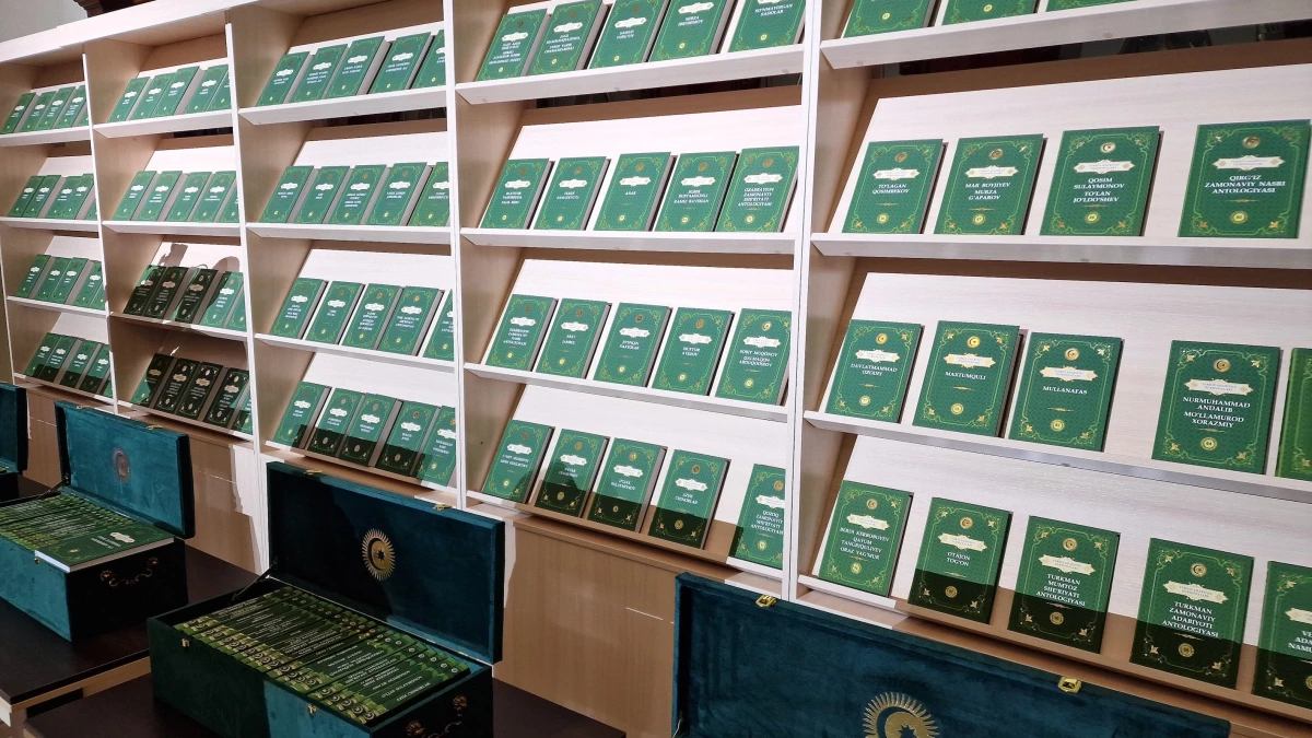 Özbekistan\'da 100 ciltlik "Türk Edebiyatının Başyapıtları" kitap serisi tanıtıldı