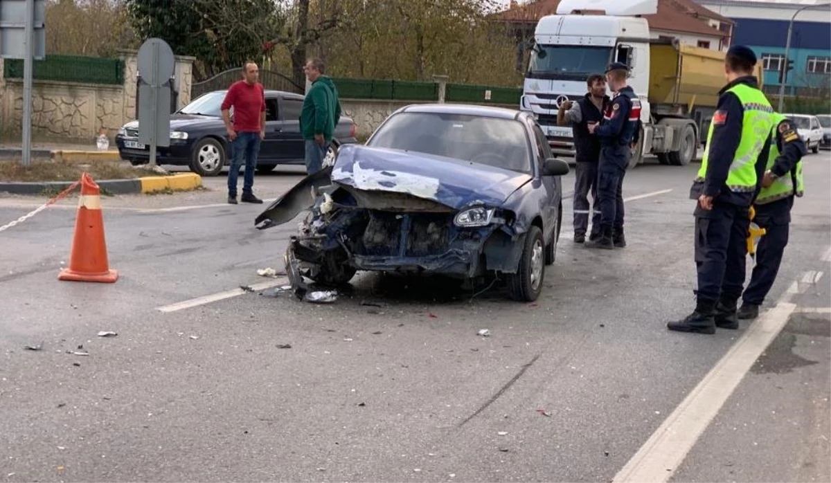 Sakarya\'da motosiklet sürücüsünün öldüğü kaza güvenlik kamerasınca görüntülendi