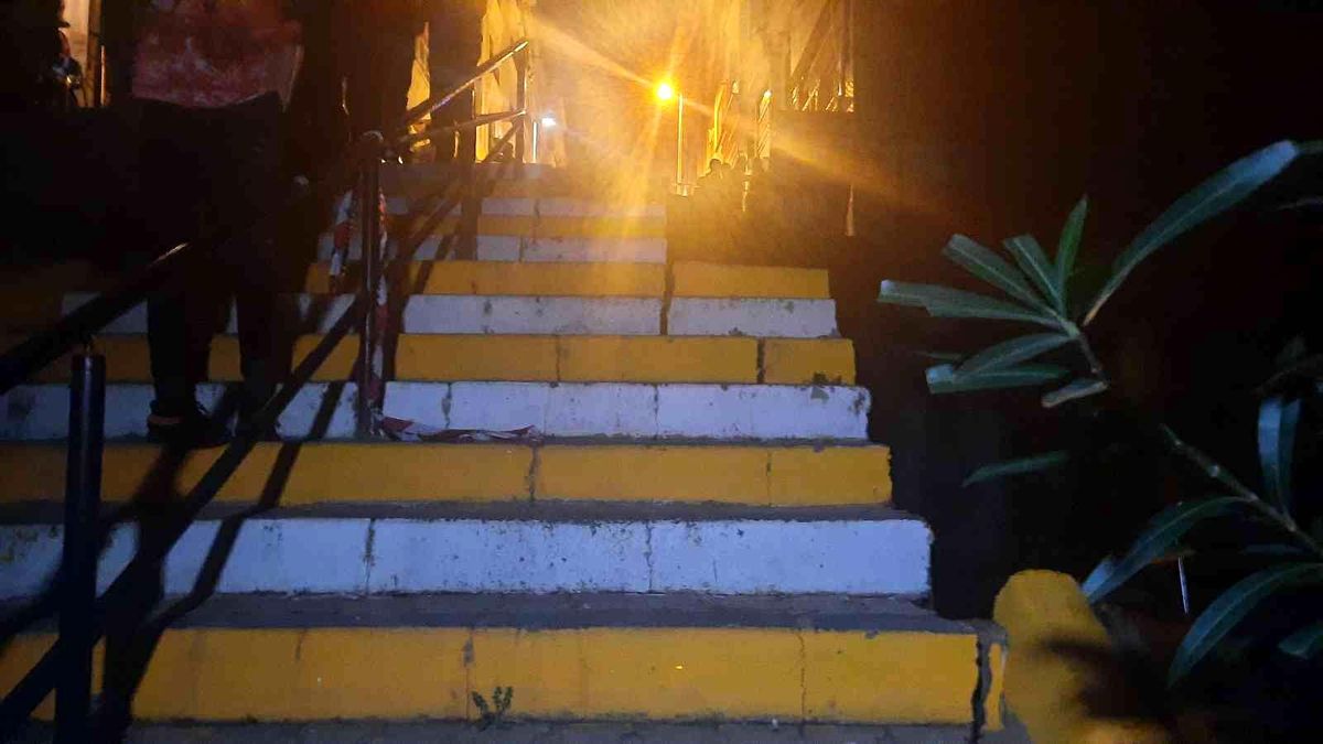 Şişli\'de inşaat alanının üstündeki yol çöktü: Vatandaşlar korku ile sokağa döküldü
