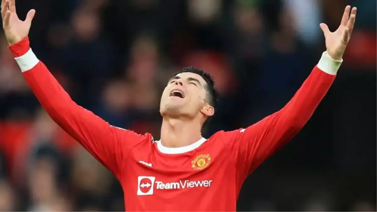 Ve beklenen oldu: Manchester United ile Cristiano Ronaldo\'nun yolları resmen ayrıldı