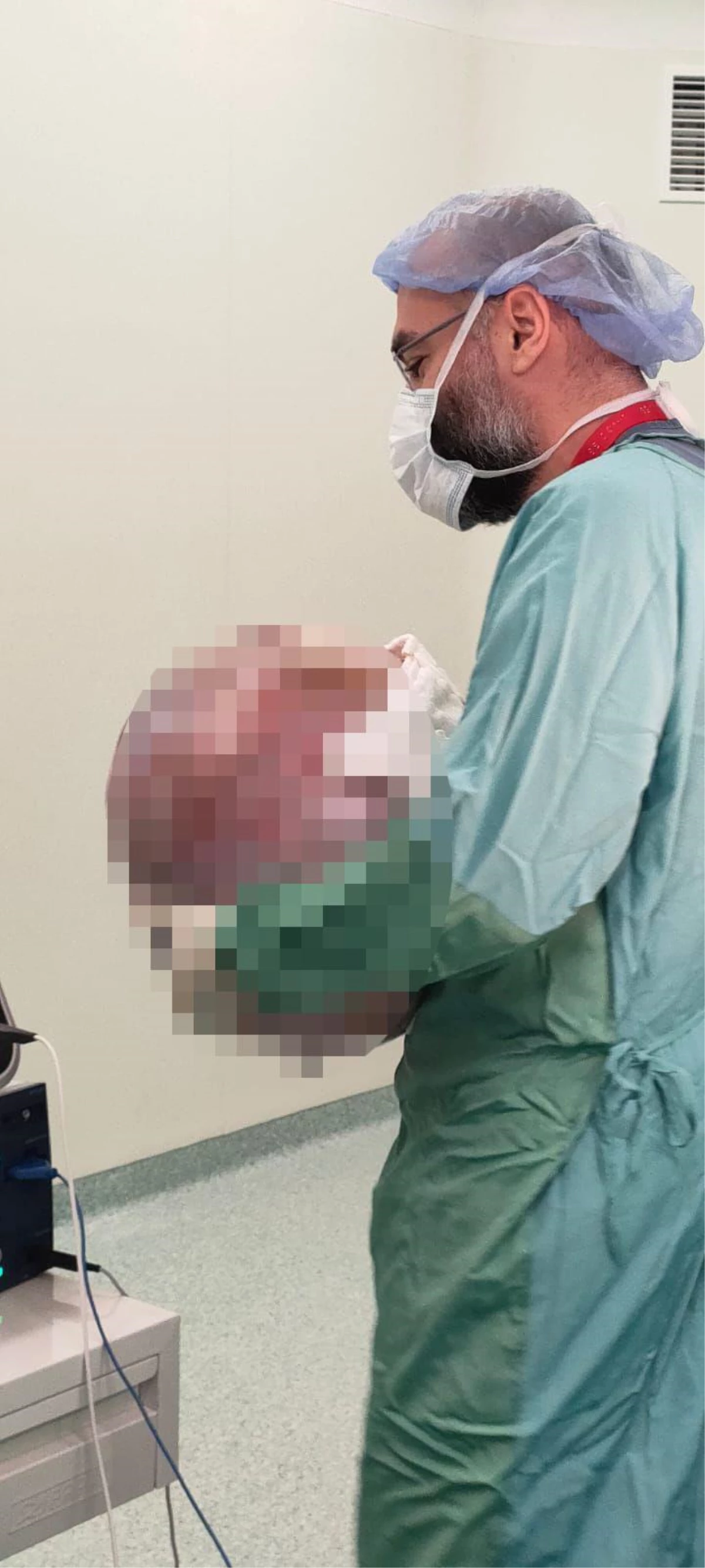 Tekirdağ\'da bir hastanın karnından 35 kilogramlık kitle çıkarıldı