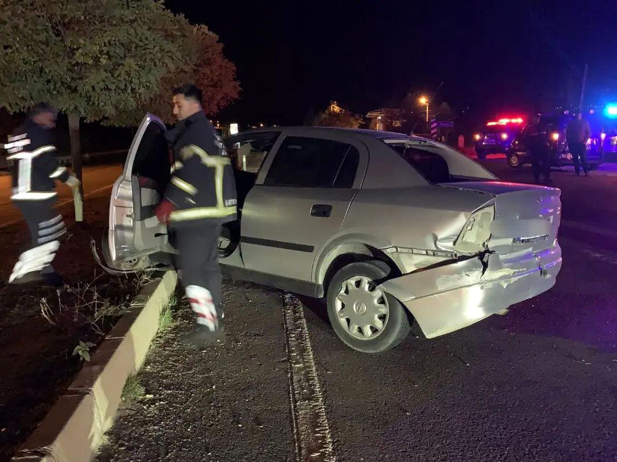 Tokat'ta otomobil refüje çarptı: 1 ölü, 1 yaralı