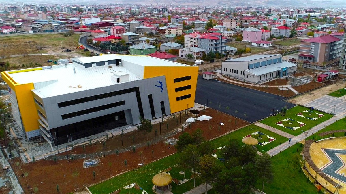 Tuşba Belediyesi, spor tesislerini belirlenen süreden 6 ay önce tamamladı