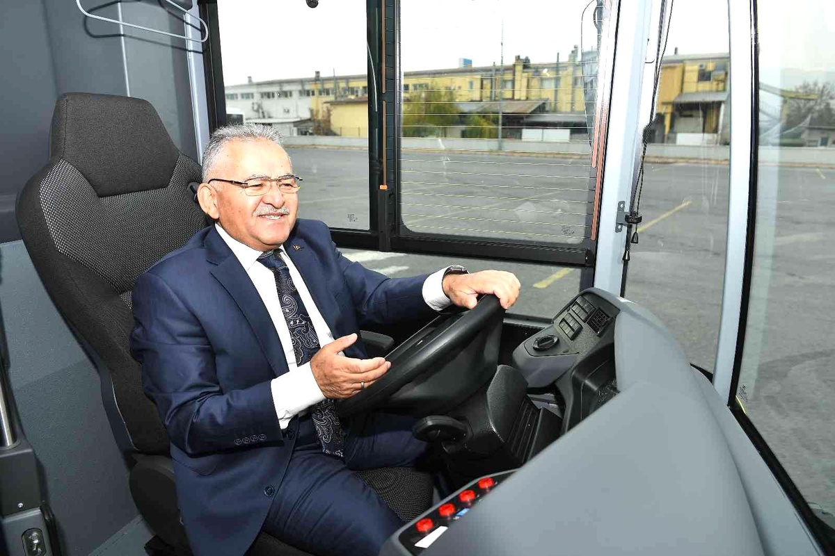 Yeni otobüslerin ilk testini Başkan Büyükkılıç yaptı