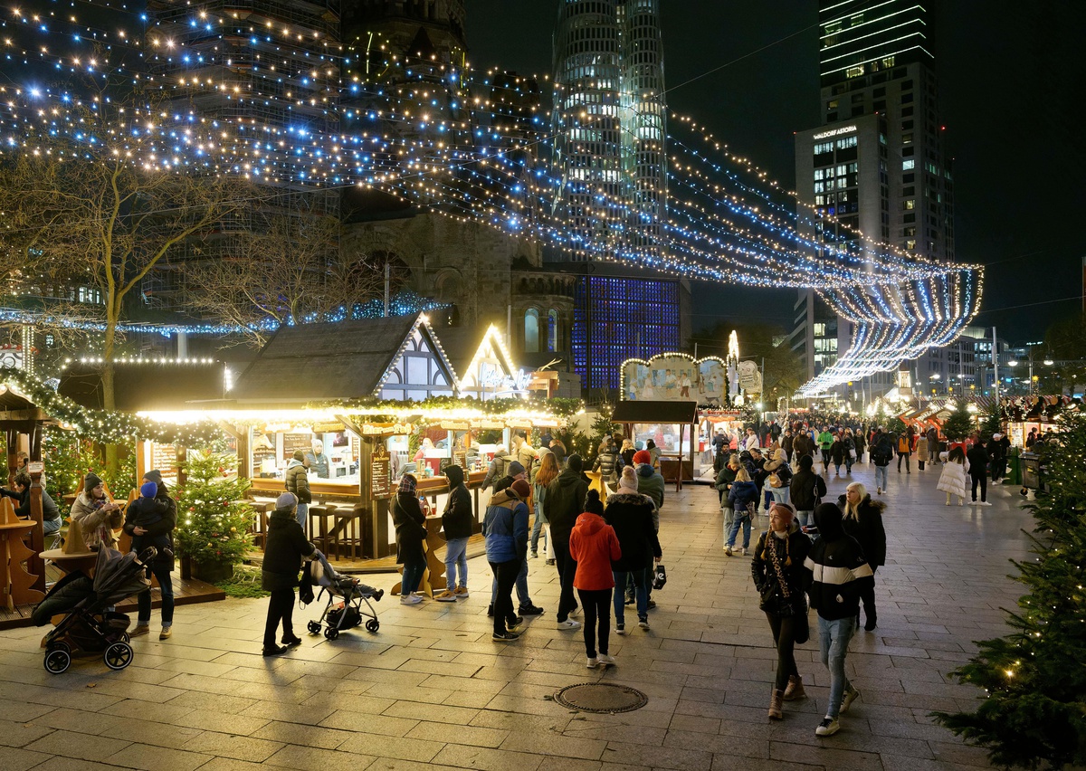 Almanya\'da Noel Pazarları Kuruldu