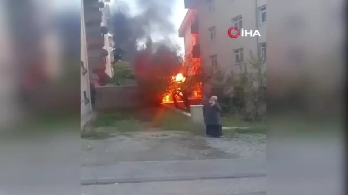 Ankara'da park halindeki araç yangını kamerada
