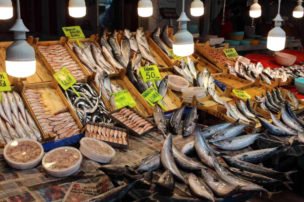 Bandırma\'da balık fiyatları lodos ve soğuk hava nedeniyle yükseldi