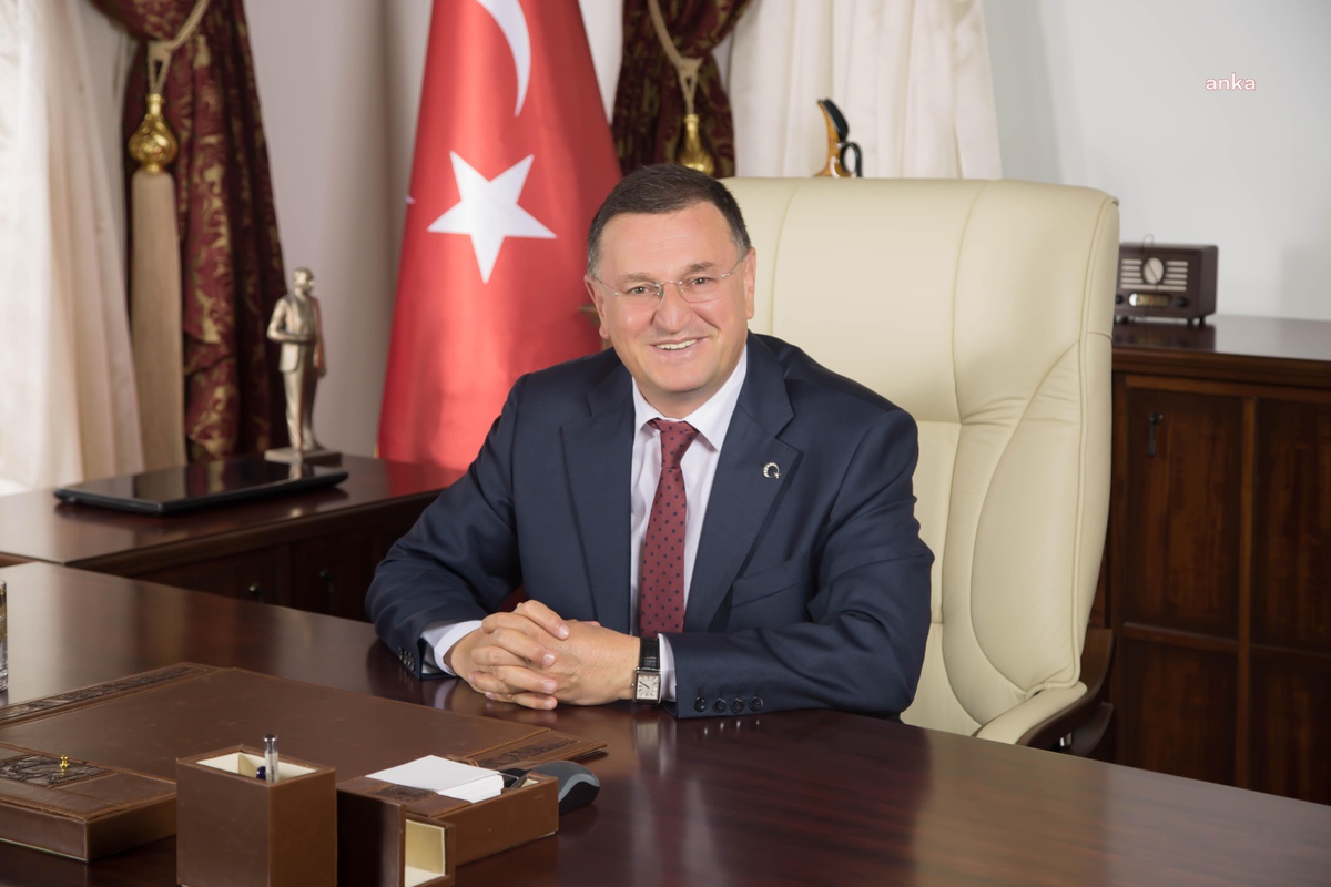Hatay Büyükşehir Belediye Başkanı Lütfü Savaş\'tan Öğretmenler Günü mesajı