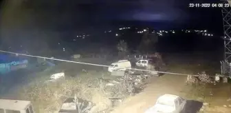 Deprem sırasında ortaya çıkan ışık güvenlik kamerasına yansıdı