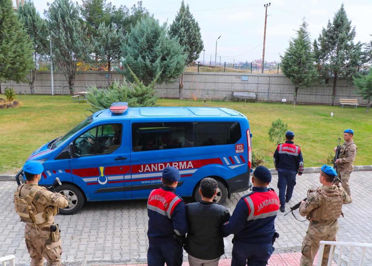 Diyarbakır\'da ruhsatsız silahları piyasaya sürmeye çalışan zanlı tutuklandı