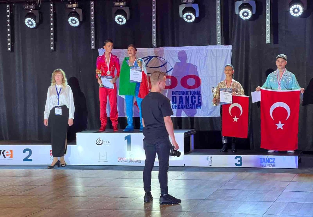 Dünya Karayip Dans Şampiyonası\'nda Adanalı 7 sporcu madalya aldı