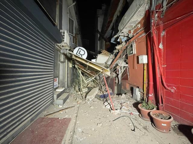 Düzce'de 5.9 şiddetinde deprem! Sarsıntı İstanbul dahil birçok ilden hissedildi Düzce'de 5.9 şiddetinde deprem! Sarsıntı İstanbul dahil birçok ilden hissedildi