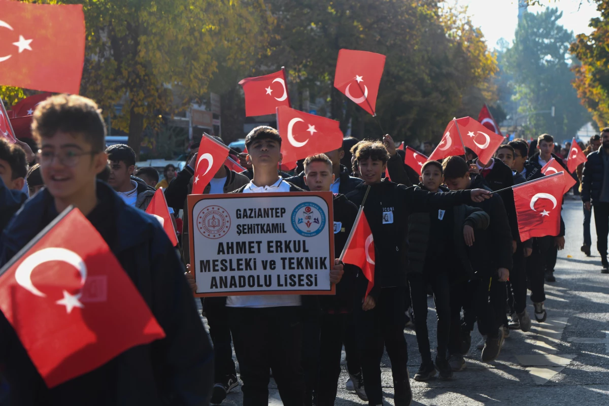 Gaziantep\'te şehit öğretmen Ayşenur Alkan anısına yürüyüş düzenlendi