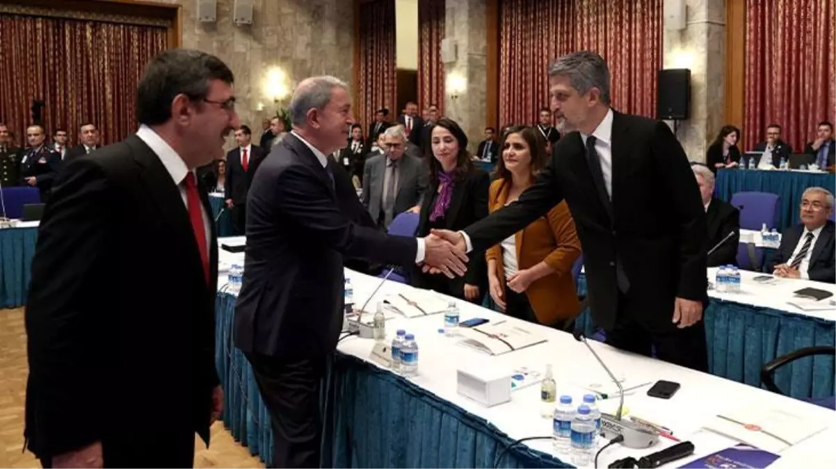 HDP\'lilere tokalaşan Bakan Akar\'ın Ahmet Kaya alıntısı görüşmelerin gündemine oturdu