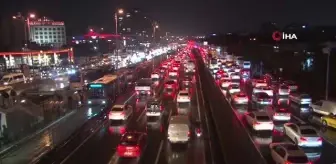 İstanbul'da trafik yoğunluğu yüzde 90 seviyelerine ulaştı