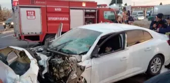 Manisa'da otomobil, tuğla yüklü kamyona çarptı: 1 ölü