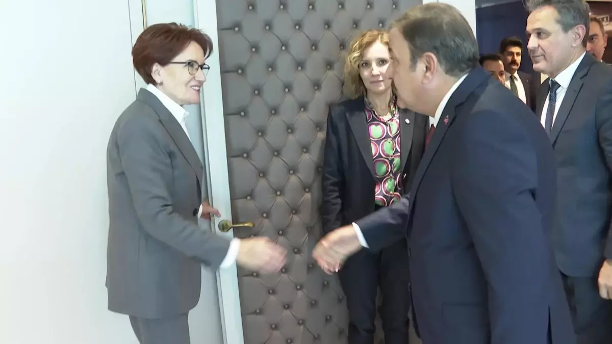 Meral Akşener, Alevi Bektaşi Sivil Toplum Kuruluşları Başkanları ile Görüştü