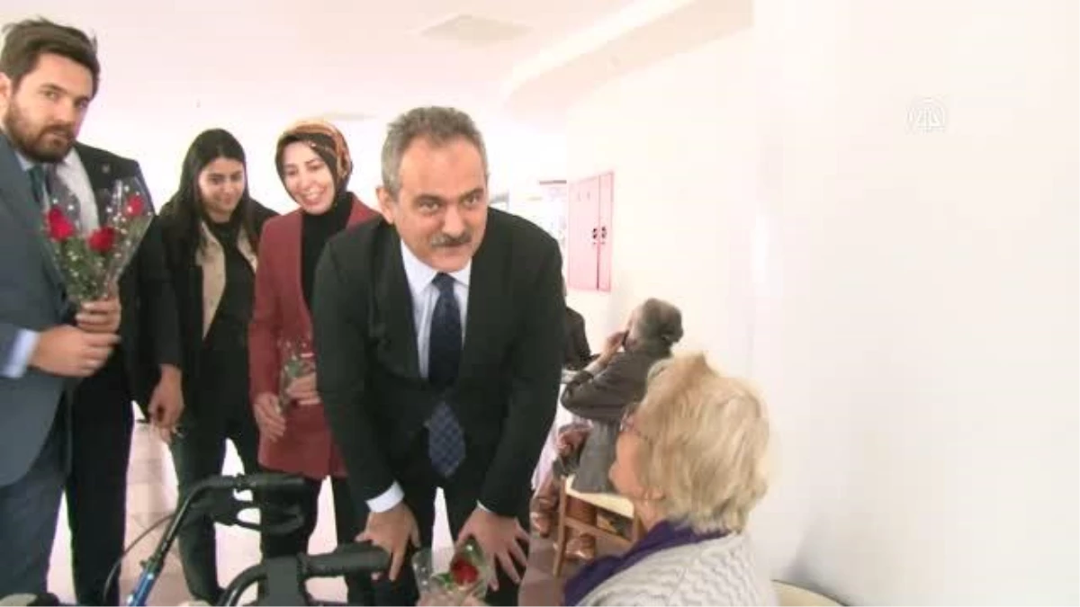 Milli Eğitim Bakanı Özer, emekli öğretmenleri ziyaret etti