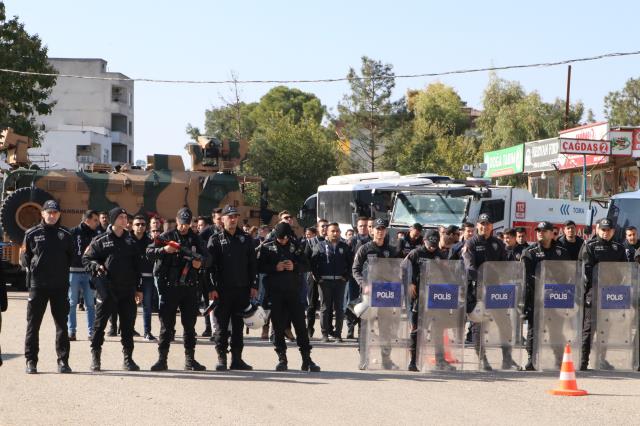 Pençe-Kılıç Harekatı'nı protesto etmek isteyen HDP'li vekiller Suruç'a alınmadı! Gerginlik had safhaya çıktı