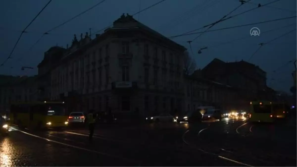 Rus ordusunun Ukrayna'ya düzenlediği roketli saldırılar sonucunda ülke genelinde elektrik kesintileri yaşandı