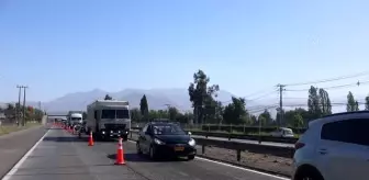 Şili'de kamyoncular akaryakıt fiyatlarında indirim ve güvenlik talebiyle greve gitti