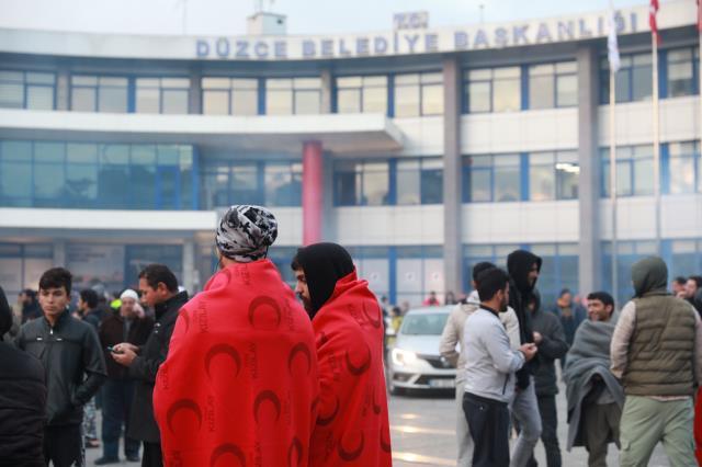 Son Dakika! 5.9'luk Düzce depreminde can kaybı var mı? Son durumu Cumhurbaşkanı Erdoğan paylaştı