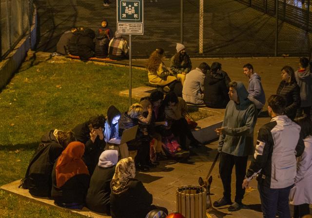 Son dakika! Düzce'yi vuran 5.9 büyüklüğündeki deprem büyük korku yaşattı! İşte bölgeden gelen son görüntüler