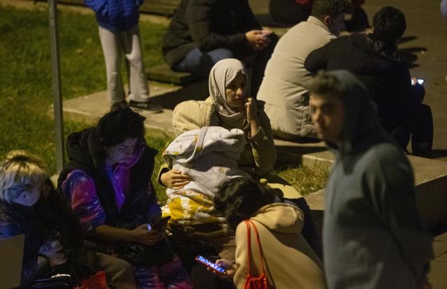 Son dakika! Düzce'yi vuran 5.9 büyüklüğündeki deprem büyük korku yaşattı! İşte bölgeden gelen son görüntüler