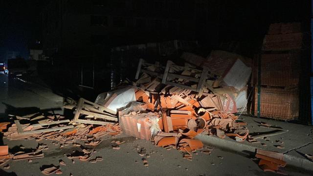Son dakika! Düzce'yi vuran 5.9 büyüklüğündeki deprem büyük korku yaşattı! İşte bölgeden gelen son görüntüler