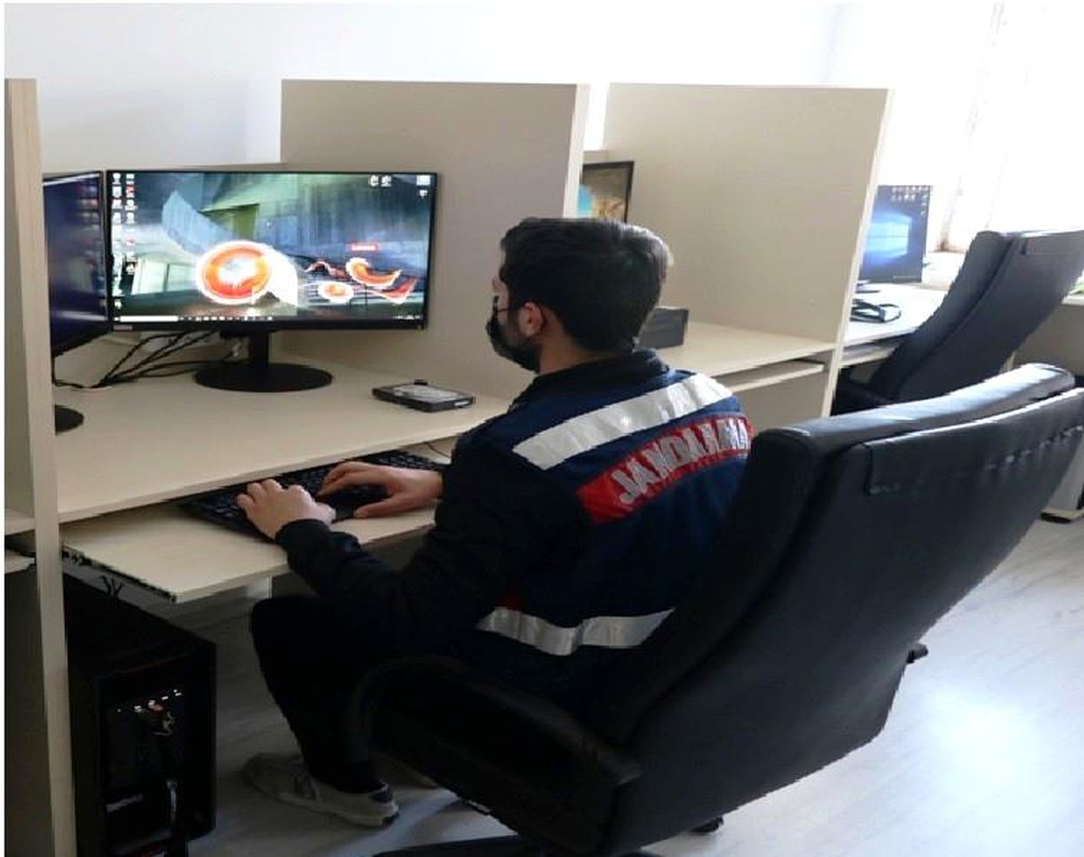 Aydın\'da jandarma, terör örgütleriyle bağlantılı 46 sosyal medya hesabını engelletti