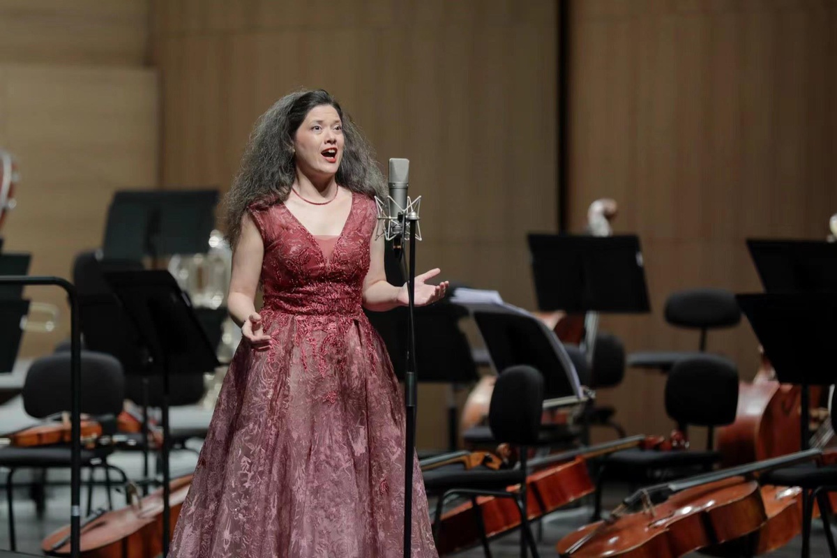 Türk opera sanatçısı Tulu İçözü, Çin\'in Şiamın kentinde konser verdi
