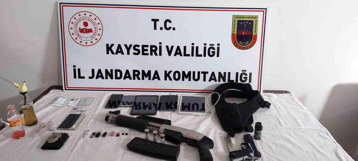 Türkiye\'ye kaçak yollardan giren PKK\'lı jandarmadan kaçamadı