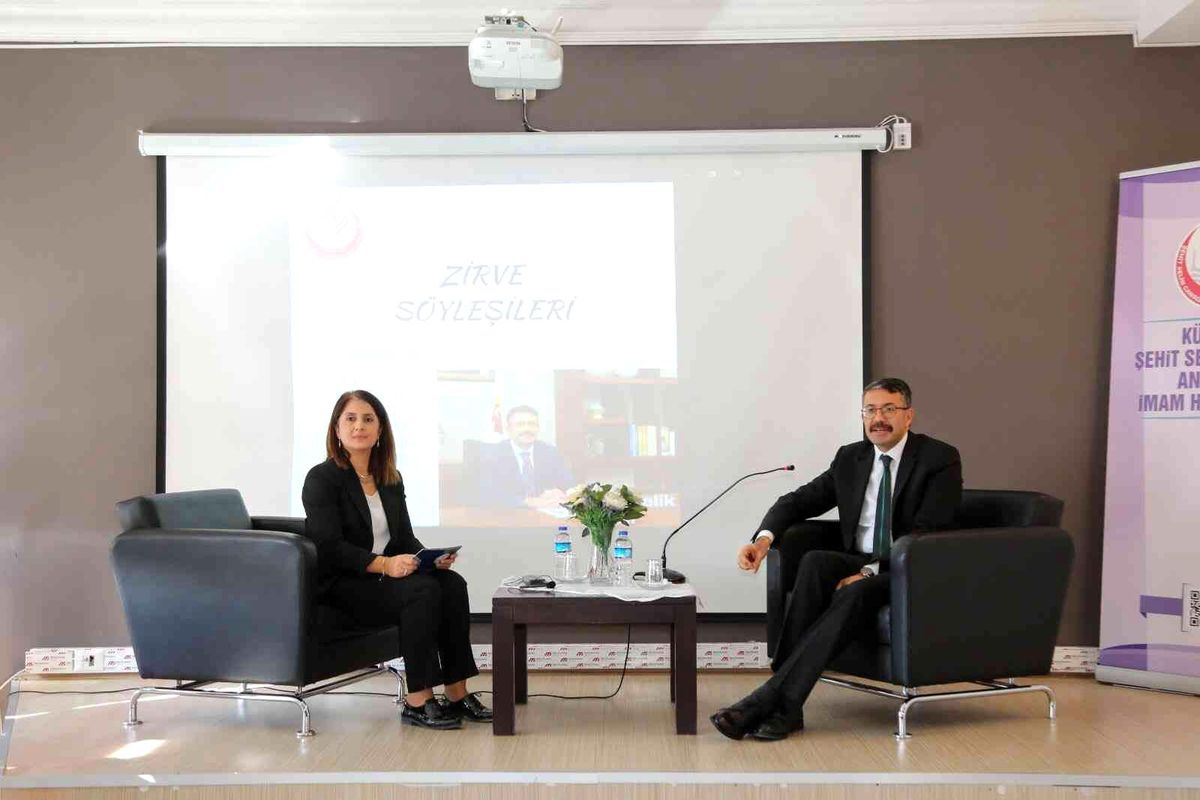 Vali Çelik, öğrencilere eğitim hayatını, mesleki deneyimlerini anlattı